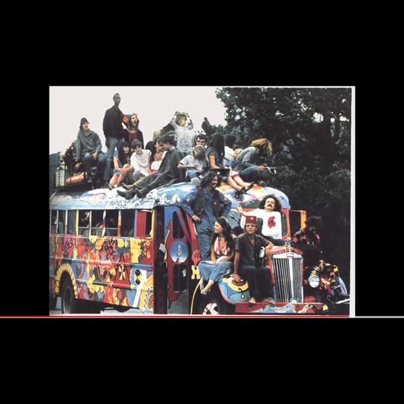 Look What’s Happening Out In The Streets Got A - Picture 2 of 8